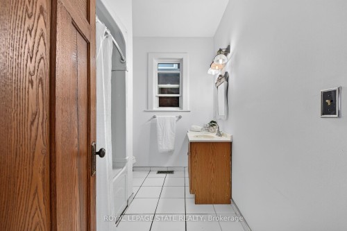 169 Emerald Street S, Hamilton, ON - Indoor Photo Showing Other Room