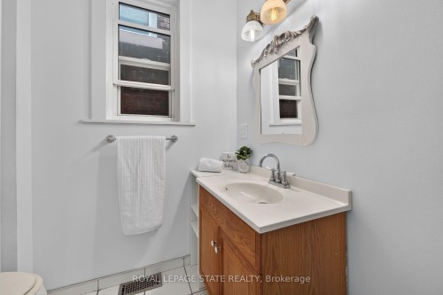 169 Emerald Street S, Hamilton, ON - Indoor Photo Showing Bathroom