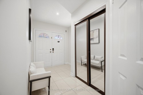 901 Knotty Pine Grove, Mississauga, ON - Indoor Photo Showing Other Room