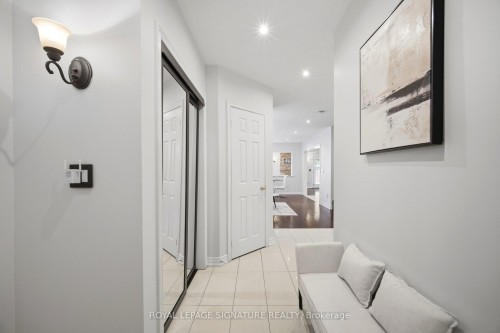 901 Knotty Pine Grove, Mississauga, ON - Indoor Photo Showing Other Room