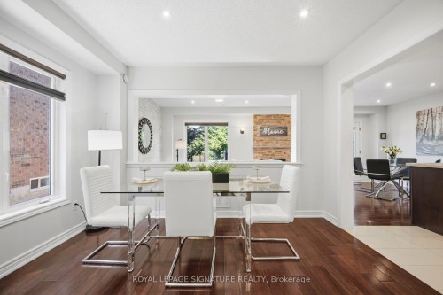 901 Knotty Pine Grove, Mississauga, ON - Indoor Photo Showing Dining Room