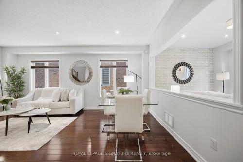 901 Knotty Pine Grove, Mississauga, ON - Indoor Photo Showing Other Room