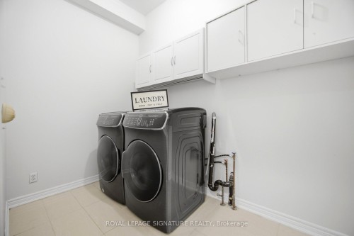 901 Knotty Pine Grove, Mississauga, ON - Indoor Photo Showing Laundry Room