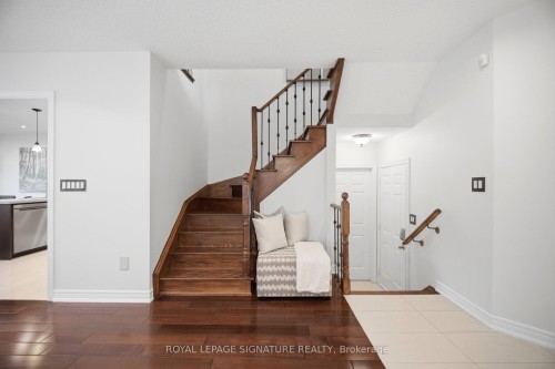 901 Knotty Pine Grove, Mississauga, ON - Indoor Photo Showing Other Room