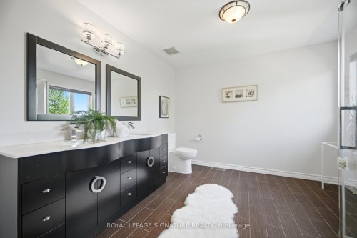 901 Knotty Pine Grove, Mississauga, ON - Indoor Photo Showing Bathroom