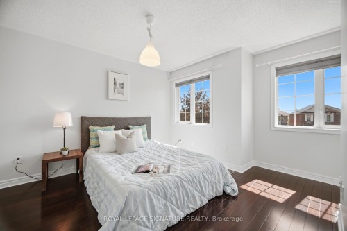 901 Knotty Pine Grove, Mississauga, ON - Indoor Photo Showing Bedroom