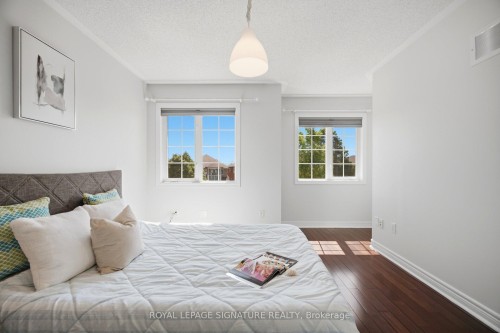 901 Knotty Pine Grove, Mississauga, ON - Indoor Photo Showing Bedroom