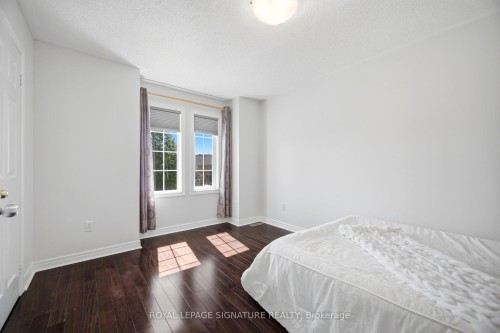 901 Knotty Pine Grove, Mississauga, ON - Indoor Photo Showing Bedroom