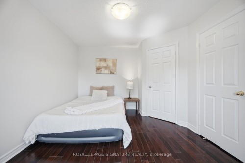 901 Knotty Pine Grove, Mississauga, ON - Indoor Photo Showing Bedroom