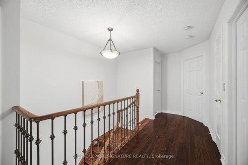 901 Knotty Pine Grove, Mississauga, ON - Indoor Photo Showing Other Room