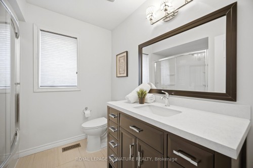 901 Knotty Pine Grove, Mississauga, ON - Indoor Photo Showing Bathroom