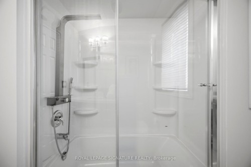 901 Knotty Pine Grove, Mississauga, ON - Indoor Photo Showing Bathroom