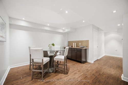 901 Knotty Pine Grove, Mississauga, ON - Indoor Photo Showing Dining Room