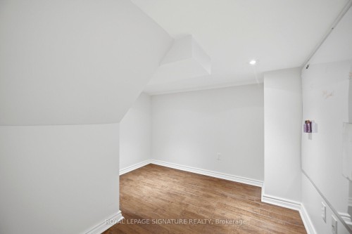 901 Knotty Pine Grove, Mississauga, ON - Indoor Photo Showing Other Room