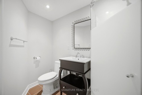 901 Knotty Pine Grove, Mississauga, ON - Indoor Photo Showing Bathroom