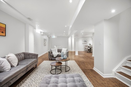 901 Knotty Pine Grove, Mississauga, ON - Indoor Photo Showing Living Room