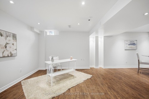901 Knotty Pine Grove, Mississauga, ON - Indoor Photo Showing Other Room