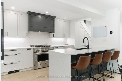 1775 Gerrard Street E, Toronto, ON - Indoor Photo Showing Kitchen With Upgraded Kitchen