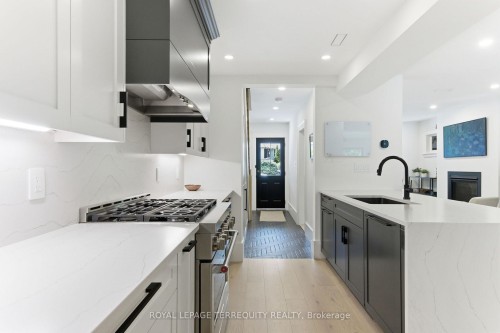 1775 Gerrard Street E, Toronto, ON - Indoor Photo Showing Kitchen With Upgraded Kitchen