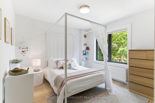 1775 Gerrard Street E, Toronto, ON - Indoor Photo Showing Bedroom