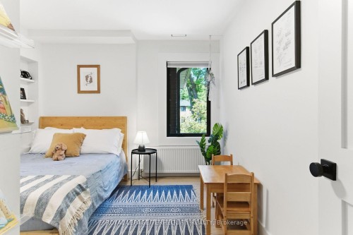 1775 Gerrard Street E, Toronto, ON - Indoor Photo Showing Bedroom