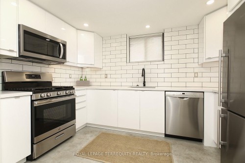 1775 Gerrard Street E, Toronto, ON - Indoor Photo Showing Kitchen