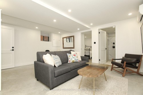 1775 Gerrard Street E, Toronto, ON - Indoor