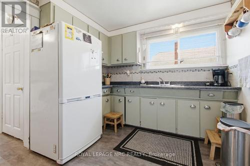 267 Killaly Street E, Port Colborne (Killaly East), ON - Indoor Photo Showing Kitchen With Double Sink