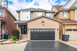 901 KNOTTY PINE GROVE  Mississauga, ON L5W 1J9