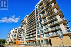 923 - 2 DAVID EYER ROAD Richmond Hill, ON L4S 1M4