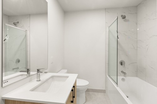 Salle de bains - 2-1740 Rue De Roberval, Montréal (Le Sud-Ouest), QC - Indoor Photo Showing Bathroom