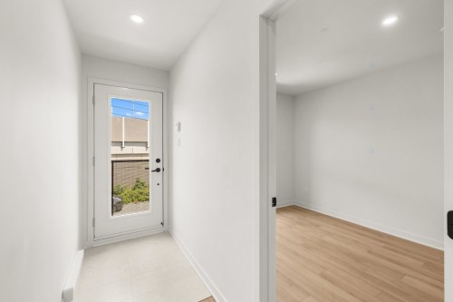 Hall d'entrée/Vestibule - 2-1740 Rue De Roberval, Montréal (Le Sud-Ouest), QC - Indoor Photo Showing Other Room