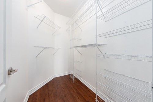 Closet - 406-4545 Av. Girouard, Montréal (Côte-Des-Neiges/Notre-Dame-De-Grâce), QC - Indoor With Storage