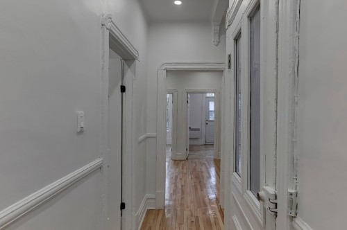 Passageway - 2010 Av. Laurier E., Montréal (Le Plateau-Mont-Royal), QC 