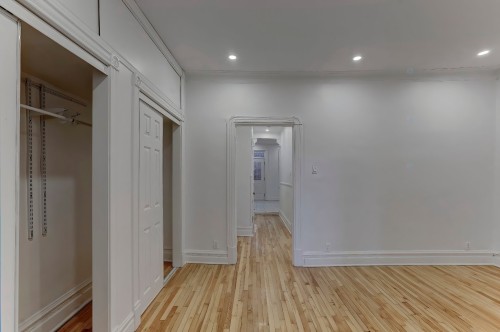 Living Room - 2010 Av. Laurier E., Montréal (Le Plateau-Mont-Royal), QC 