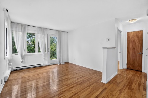 Salon - 10377 Rue Prieur O., Montréal (Ahuntsic-Cartierville), QC - Indoor Photo Showing Other Room