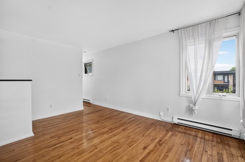Salon - 10377 Rue Prieur O., Montréal (Ahuntsic-Cartierville), QC - Indoor Photo Showing Other Room
