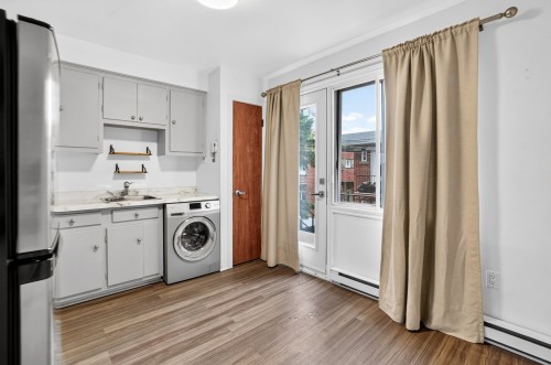 Cuisine - 10377 Rue Prieur O., Montréal (Ahuntsic-Cartierville), QC - Indoor Photo Showing Laundry Room