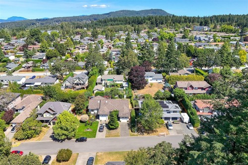 1108 Lucille Dr  Central Saanich, BC V8M 1H6