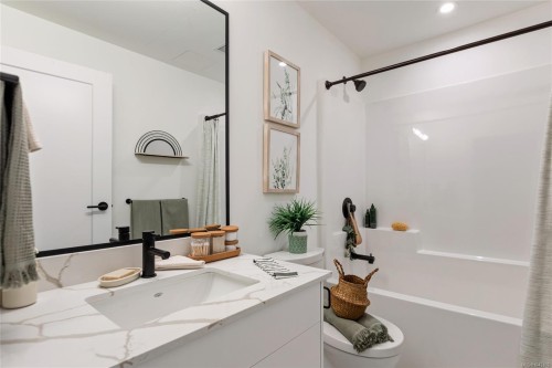 #205-1114 Samar Cres, Langford, BC - Indoor Photo Showing Bathroom