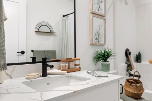 #205-1114 Samar Cres, Langford, BC - Indoor Photo Showing Bathroom