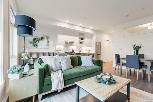 #205-1114 Samar Cres, Langford, BC - Indoor Photo Showing Living Room