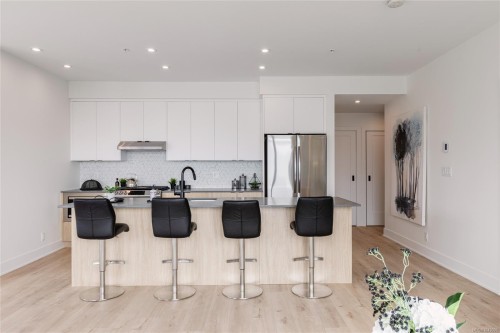 #302-1114 Samar Cres, Langford, BC - Indoor Photo Showing Kitchen With Upgraded Kitchen