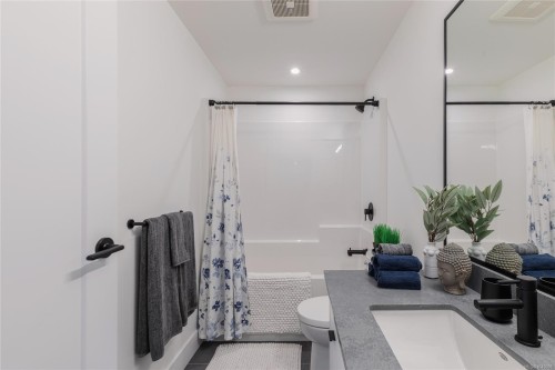 #302-1114 Samar Cres, Langford, BC - Indoor Photo Showing Bathroom