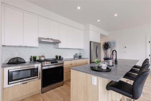 #302-1114 Samar Cres, Langford, BC - Indoor Photo Showing Kitchen With Upgraded Kitchen