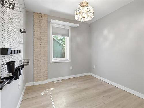 615 Goulding St, Winnipeg, MB 