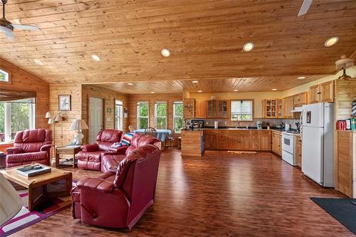 52927 Main St, Manigotagan, MB 