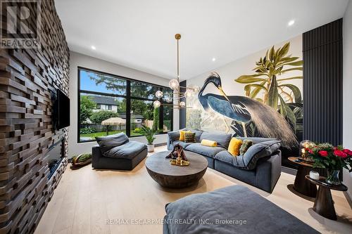 1617 Trotwood Avenue, Mississauga, ON - Indoor Photo Showing Living Room