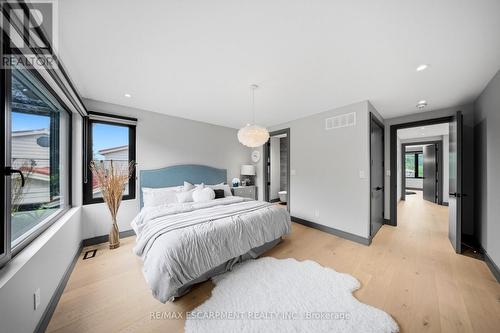 1617 Trotwood Avenue, Mississauga, ON - Indoor Photo Showing Bedroom