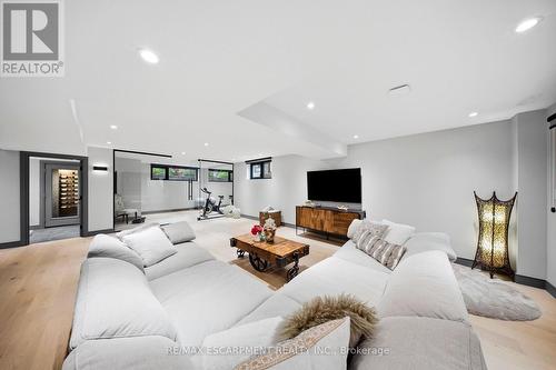 1617 Trotwood Avenue, Mississauga, ON - Indoor Photo Showing Living Room